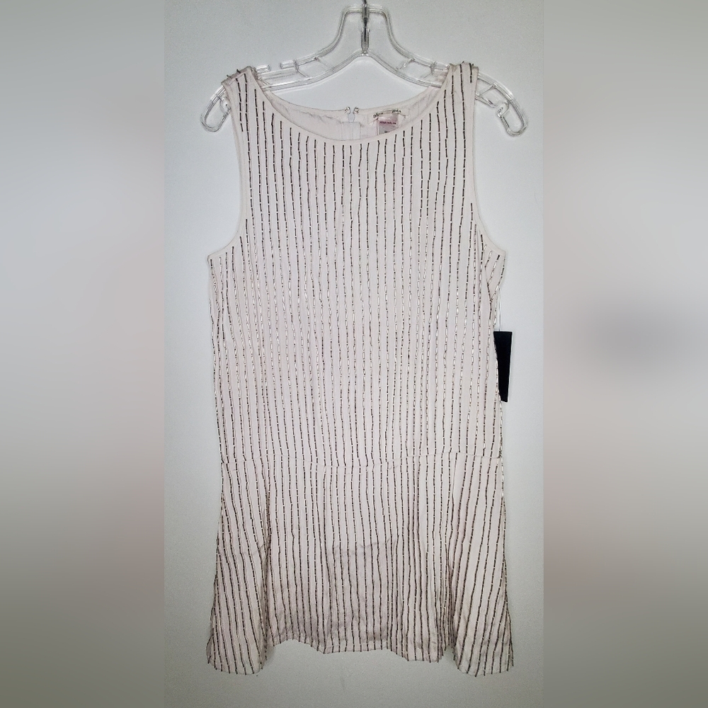 NWT Alice + Olivia Size M - Dress In White And Silver Sequins
